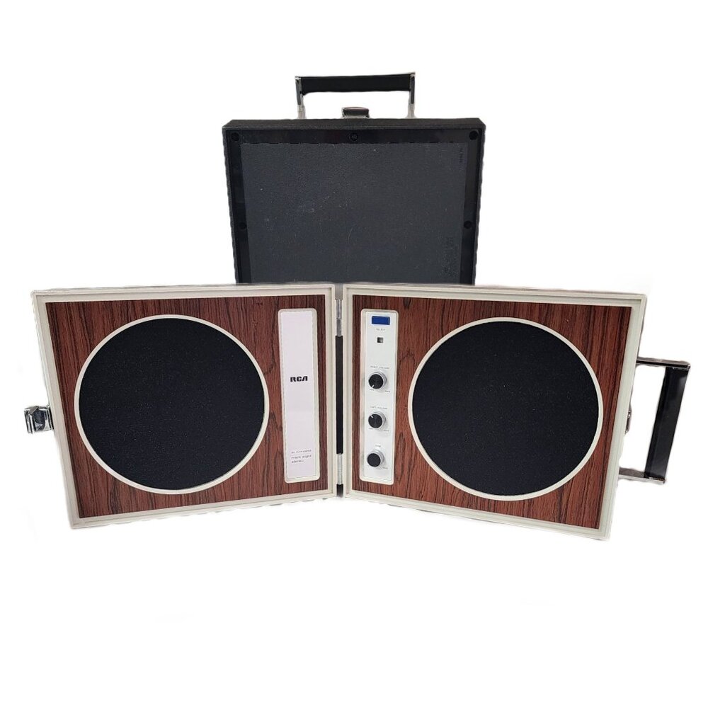 RCA YZD 589 Vintage 8 Track Stereo Mobile  Player Speaker Case FOR PARTS READ